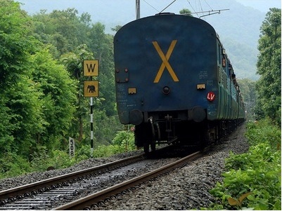 Western Railway Plans To Replace 17 Ageing Fobs, Skywalk To Link Elphinstone Bridges